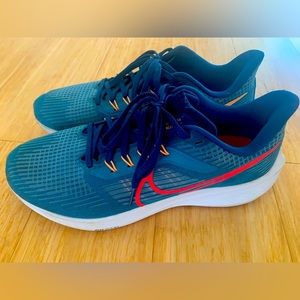 Nike Air Zoom Pegasus 39 in excellent condition